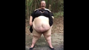 SSBBW BBW Flashes Big Butt and Belly in Park Publicly